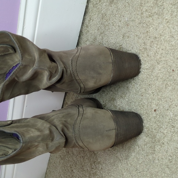 Boots - Picture 3 of 5